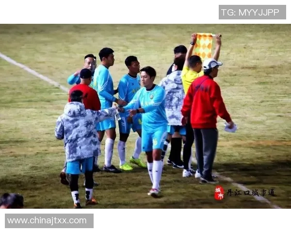 足球明星的浪漫主义情怀与绿茵场上的爱情故事交织的传奇人生 足球明星的浪漫主义情怀与绿茵场上的爱情故事交织的传奇人生